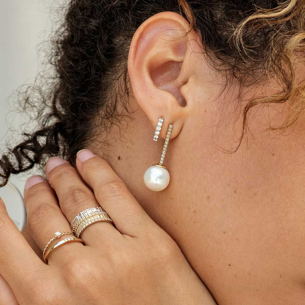 Proud Pearl Earrings with White Diamonds