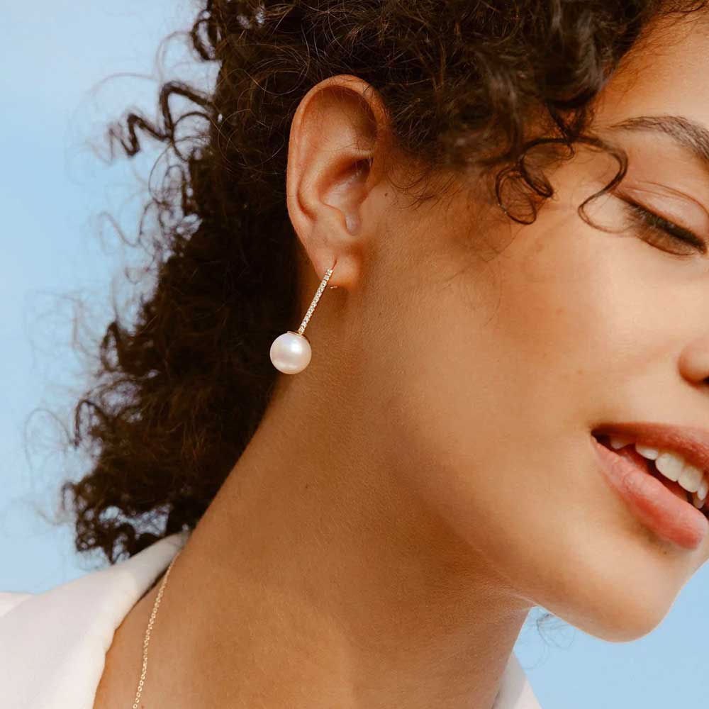 Proud Pearl Earrings with White Diamonds